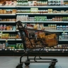 Пельмени против фруктов: чем отличаются продуктовые корзины у мужчин и женщин