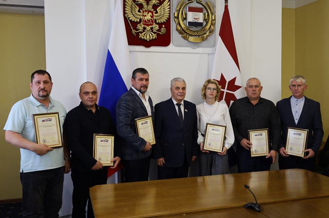 Шесть жителей Мордовии удостоены наград Госсобрания республики за помощь участникам СВО Шесть жителей Мордовии удостоены наград Госсобрания республики за помощь участникам СВО