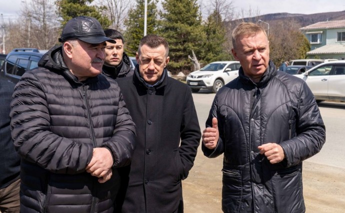 Мэр Южно-Сахалинска проверил состояние проспекта Мира