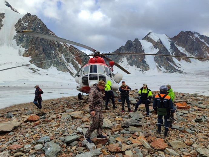 В Якутии успешно эвакуировали пострадавших с горы Победа