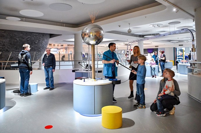 Для юных жителей столицы приготовили видеоэкскурсию по Московскому планетарию