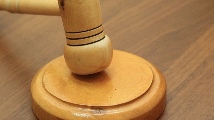 Житель Башкирии запер в доме женщину и грозился ее убить Житель Башкирии запер в доме женщину и грозился ее убить