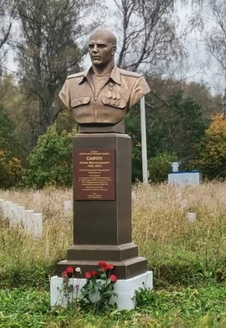 В Тульской области открыли бюст Герою России Алмазу Сафину из Башкирии