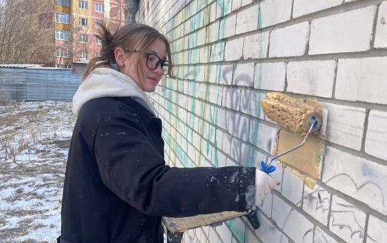 В Курске закрасили 82 надписи с рекламой запрещённых веществ