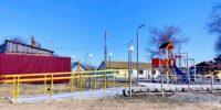 В Астрахани устанавливают новые урны и ремонтируют скамейки