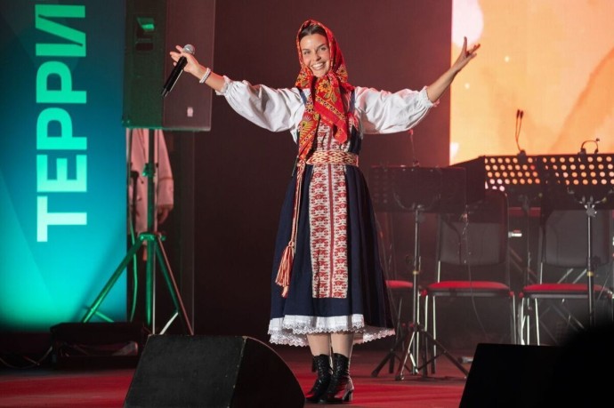 Хит, звучавший в школах Серпухова, признали лучшим в стране