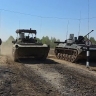 Амурские военные отточили навыки экстремального вождения БМП
