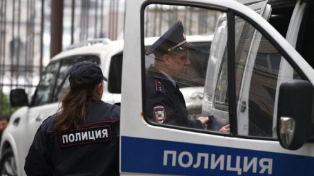 Более 70 мигрантов доставили в полицию после рейда по хостелам в Москве