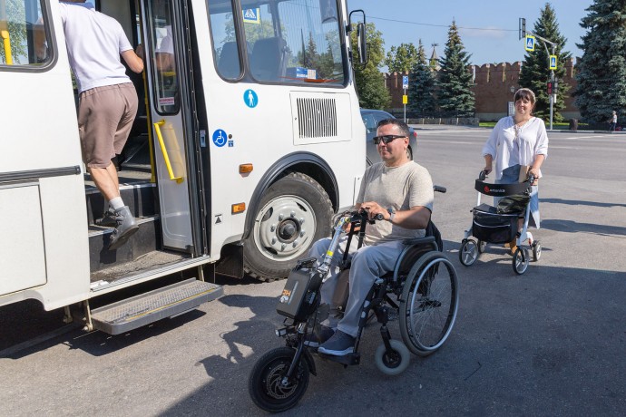 Для тульских инвалидов купили автобус для экскурсий