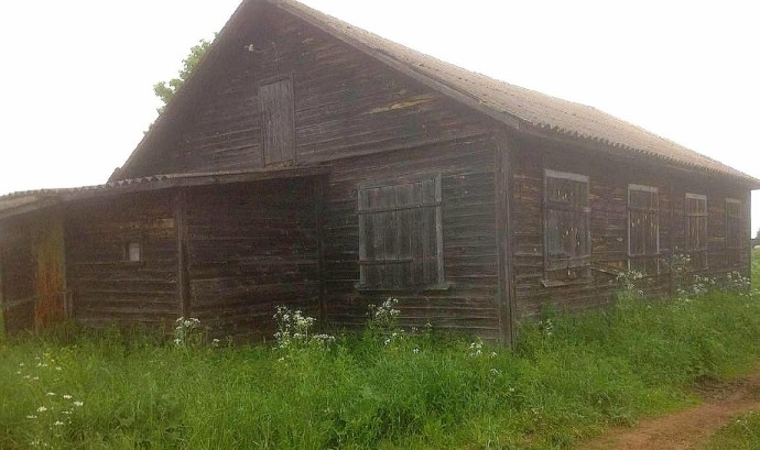 В Быданово прокуратура заставила чиновников оградить заброшенный интернат