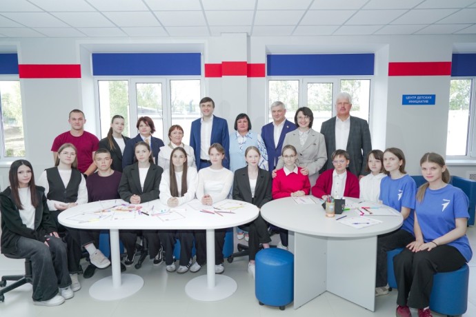 Сергей Кравцов посетил обновленную по программе капремонта школу в Воронежской области