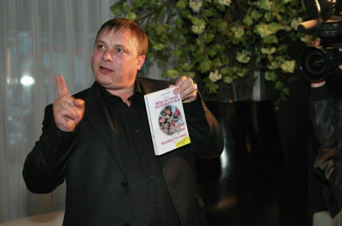 Продюсера «Ласкового мая» Разина объявили в розыск за мошенничество Продюсера «Ласкового мая» Разина объявили в розыск за мошенничество