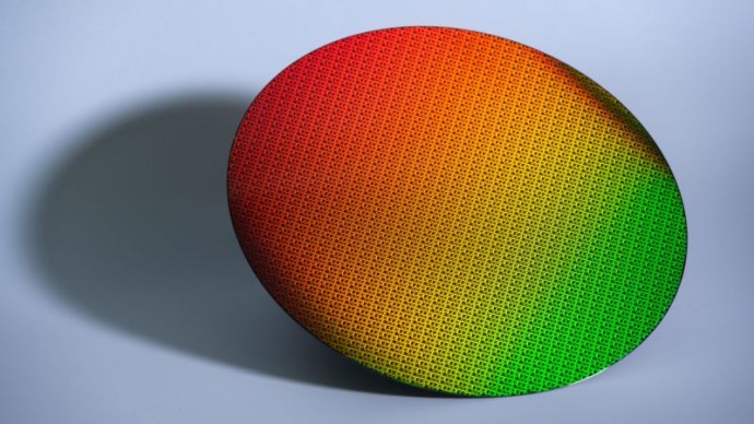 Intel от сторонних клиентов получает менее процента выручки от выпуска чипов