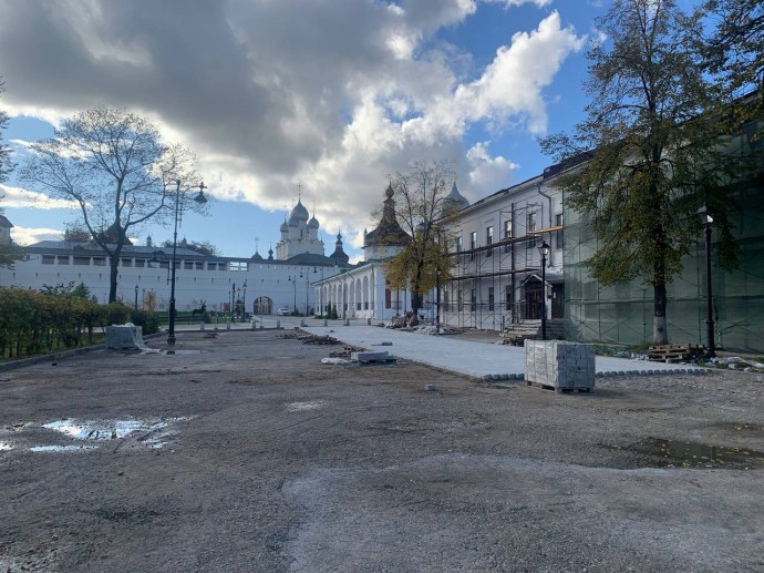 Пешеходный центр обустраивают в Ростове Великом Пешеходный центр обустраивают в Ростове Великом