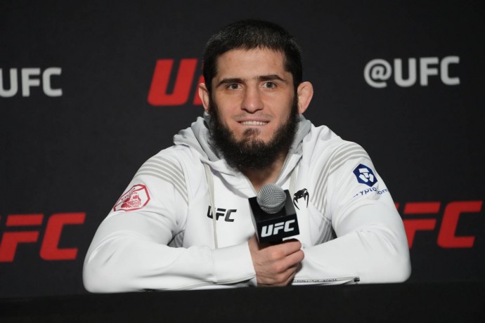 Экс-чемпион UFC высказался о возможном переходе Махачева в полусредний вес