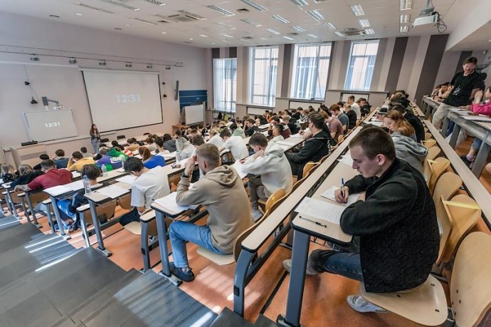 Ведущие вузы России подняли цены на образование до 64 процентов