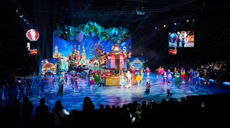 Елка в Гостином дворе