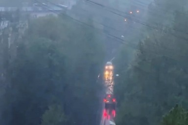 Подмосковье накрыли мощный ливень с грозой