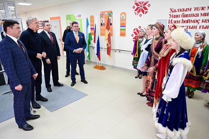 Радий Хабиров посетил новую полилингвальную школу Радий Хабиров посетил новую полилингвальную школу