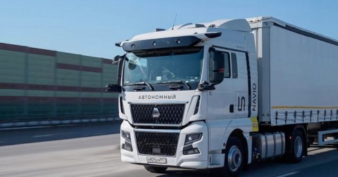 Правительство РФ разрешило беспилотным грузовикам передвигаться без водителя в кабине