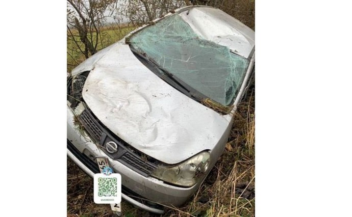 Врезался в знак и опрокинулся: в Южно-Сахалинске произошла авария Врезался в знак и опрокинулся: в Южно-Сахалинске произошла авария