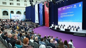 Александр Новак осмотрел выставочную экспозицию Российской энергетической недели