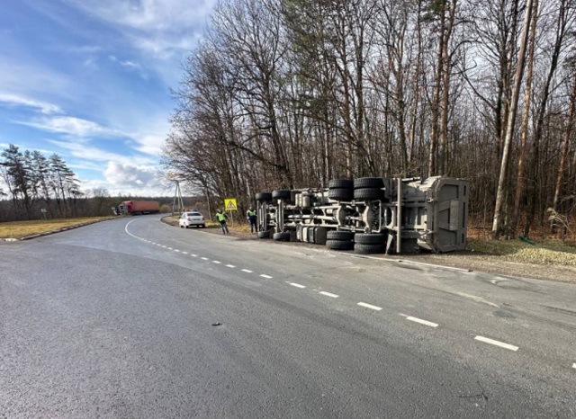 В Чамзинском районе Мордовии 55-летний мужчина пострадал, опрокинув грузовой «Ситрак C7H»