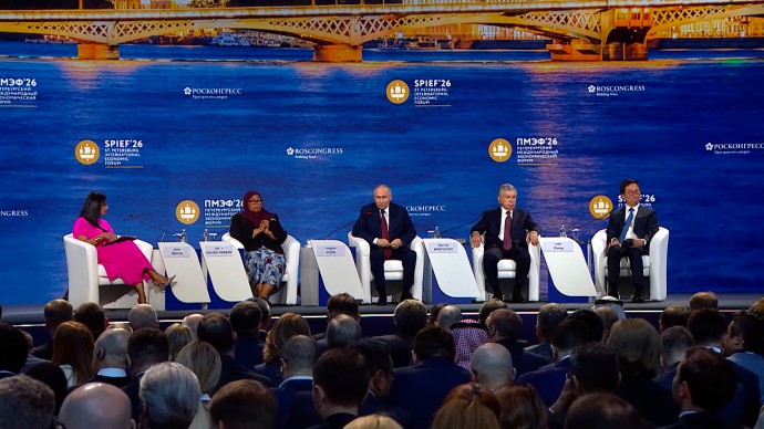 Отношения с Европой, США, технологический суверенитет: Владимир Путин выступил на пленарном заседании ПМЭФ Отношения с Европой, США, технологический суверенитет: Владимир Путин выступил на пленарном заседании ПМЭФ