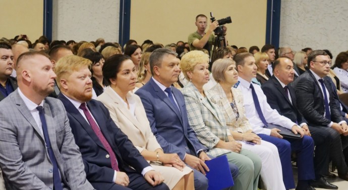 Около 600 участников августовского совещания в ЛНР обсудили ключевые задачи на 2025/26 учебный год