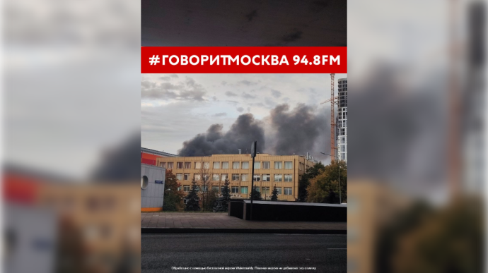 На юго-востоке Москвы загорелось административное здание
