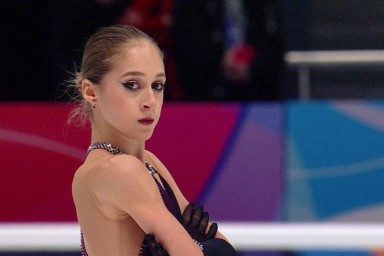 Горбачёва выигрывает короткую программу на этапе Гран-при в Омске