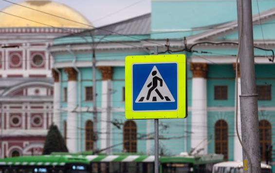 В Курске водитель сбил 15-летнюю школьницу на регулируемом пешеходном переходе