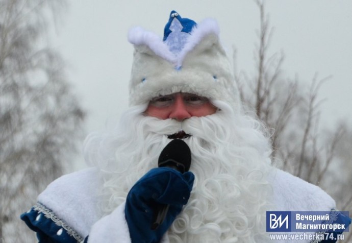 В Магнитогорске состоялся необычный забег Дедов Морозов и Снегурочек В Магнитогорске состоялся необычный забег Дедов Морозов и Снегурочек