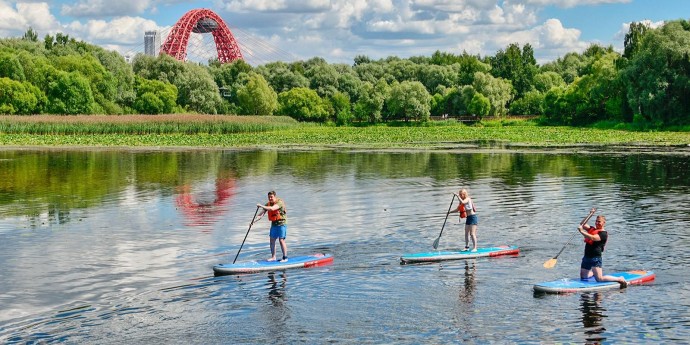 В Серебряном бору проходят бесплатные занятия по сап-кроссу и сап-йоге