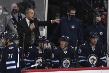 «Виннипег» обыграл «Ванкувер» и прервал серию из трёх поражений