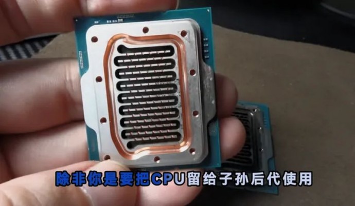 Китайский блогер превратил крышку процессора Intel в основание водоблока