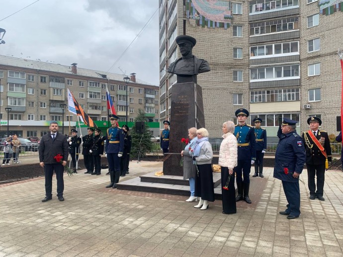 Памятник маршалу Победы Георгию Жукову открыли на обновленной площади в Рыбинске