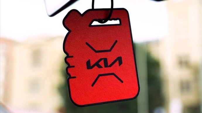 Kia выпустила для владельцев электромобилей освежитель воздуха с запахом бензина Kia выпустила для владельцев электромобилей освежитель воздуха с запахом бензина