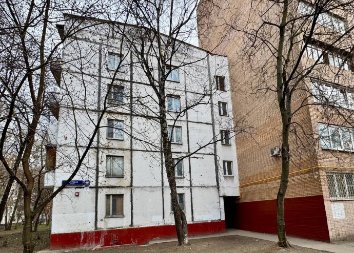 «Соитие хрущевки». В Гольяново найдены два дома в романтических отношениях