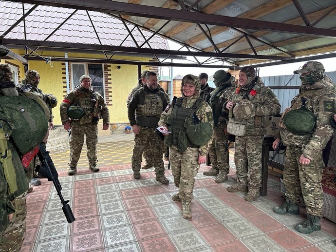 Командир «Барс-Курск» наградил бойцов в Глушковском районе