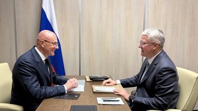 Дмитрий Чернышенко провёл рабочую встречу с губернатором Камчатского края Владимиром Солодовым
