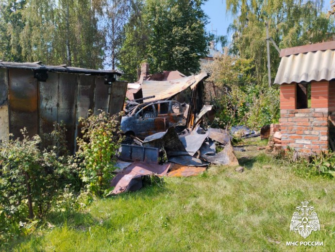 В Ярославской области сгорело несколько строений из-за удара молнии