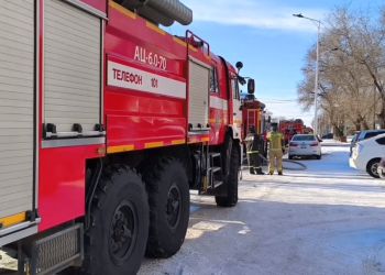 В Благовещенске случился пожар в двухэтажке, понадобилась эвакуация