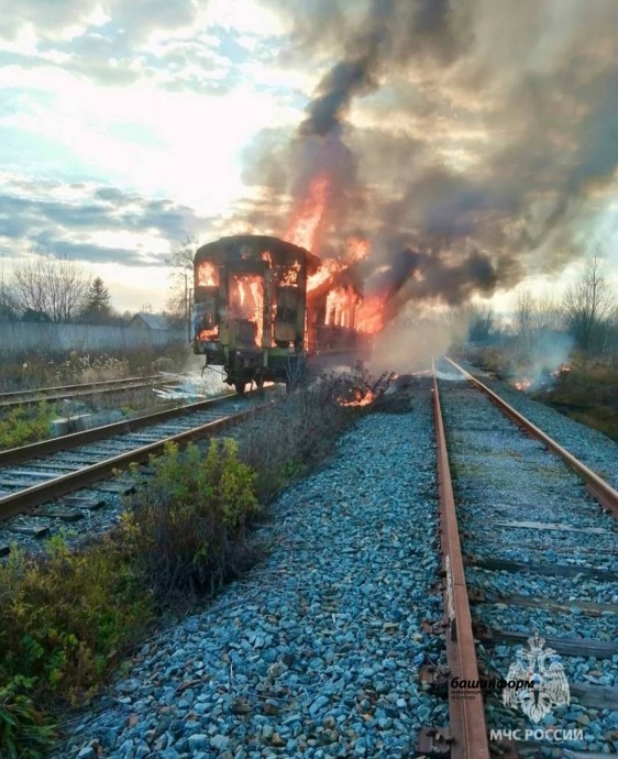 В Башкирии загорелся железнодорожный вагон