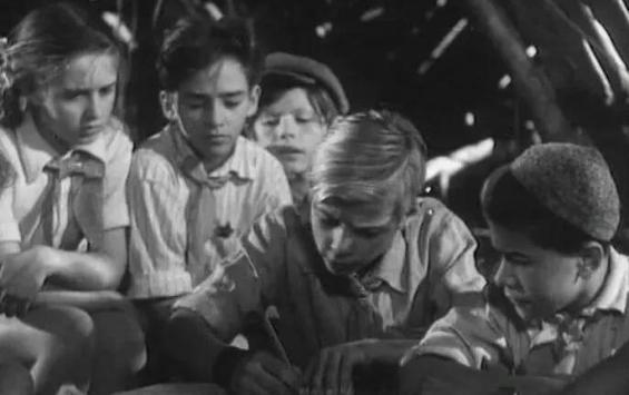 В Курске объявлен конкурс проектов памятника Аркадию Гайдару и тимуровцам В Курске объявлен конкурс проектов памятника Аркадию Гайдару и тимуровцам