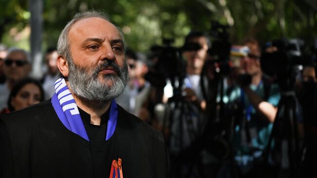 Суд оставил под арестом архиепископа Галстаняна Суд оставил под арестом архиепископа Галстаняна