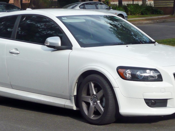 Вечная дуэль на парковке и в сердцах автолюбителей: какой кузов спасёт нервы и деньги владельца Вечная дуэль на парковке и в сердцах автолюбителей: какой кузов спасёт нервы и деньги владельца