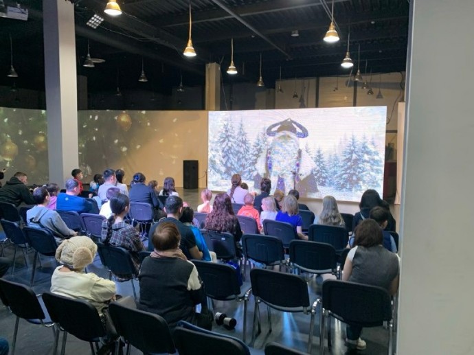 В Якутске открыта новогодняя выставка «Ёлка, шарики, мороз» В Якутске открыта новогодняя выставка «Ёлка, шарики, мороз»