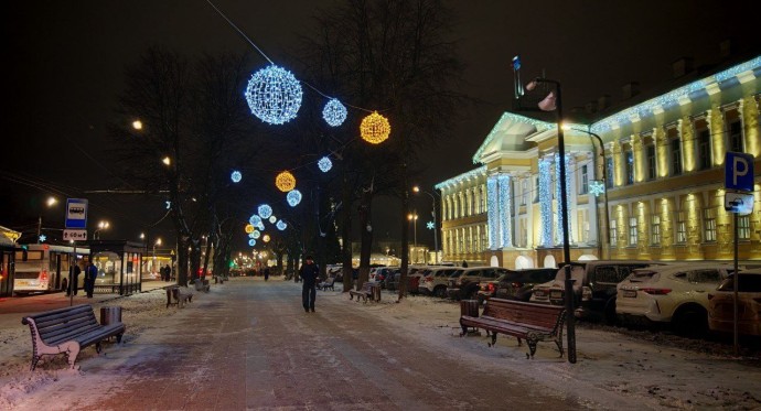 Новогодние лоси, гигантские фонари, арки и варежки: Кострому продолжают украшать к новому году