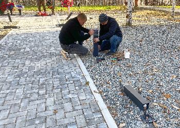 В Тынде волонтеры оперативно восстановили памятник Героям СВО, который разгромила амурчанка